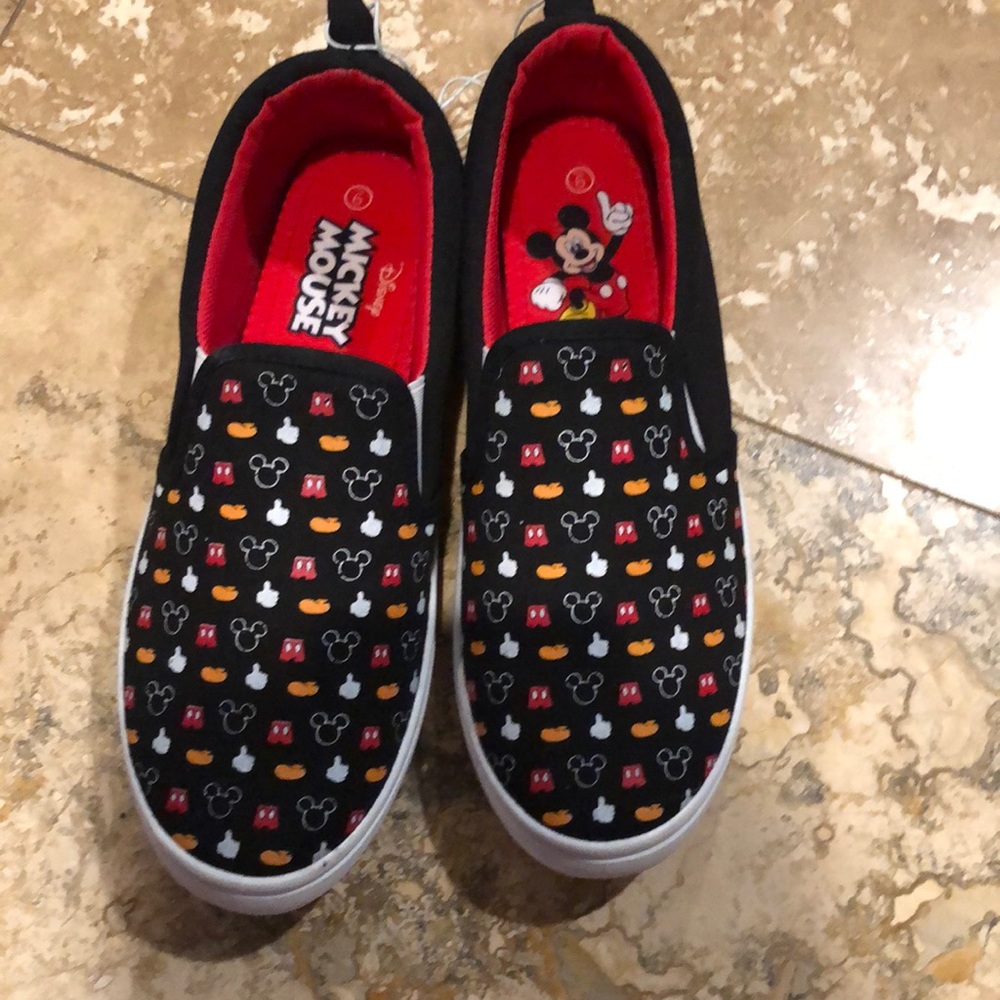 NEW Unisex Mickey Mouse Print Slip On Shoes Mens 9 / Womens 11